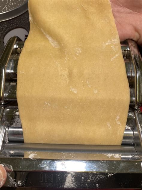 Stesura della pasta e posizionamento del ripieno