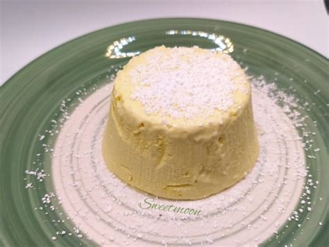 Dettaglio di un semifreddo allo zabaione decorato