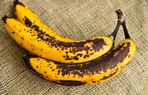 banana matura con macchie scure