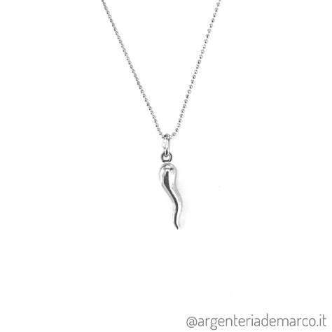 Gioiello in argento con cornetto