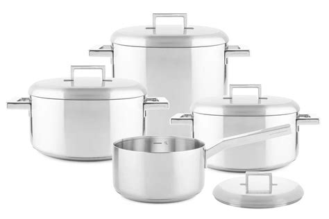 Esempio di una batteria di pentole in acciaio inox di alta qualità