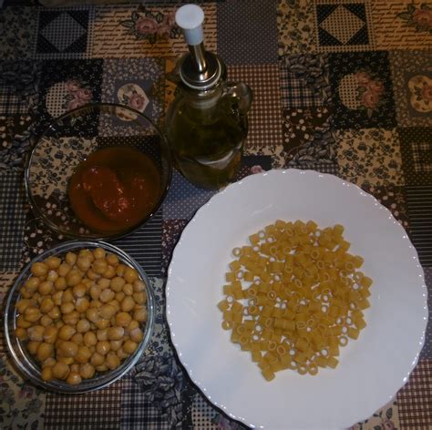 Ingredienti freschi per pasta e ceci
