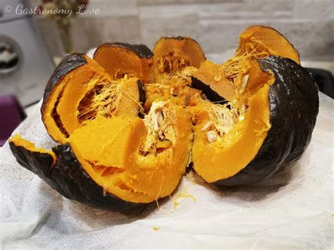 Zucca rossa intera e a fette