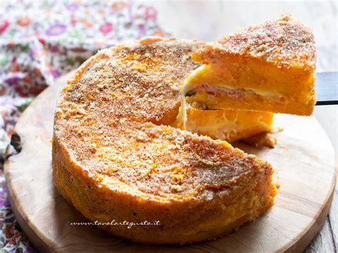 Sformato di zucca cotto in teglia, dorato e filante
