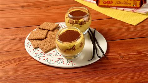 Coppetta con zabaione e biscotti