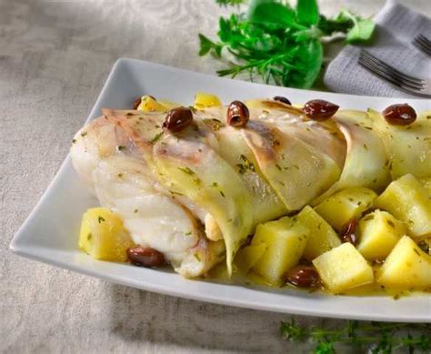 Coda di rospo in crosta di patate appena sfornata