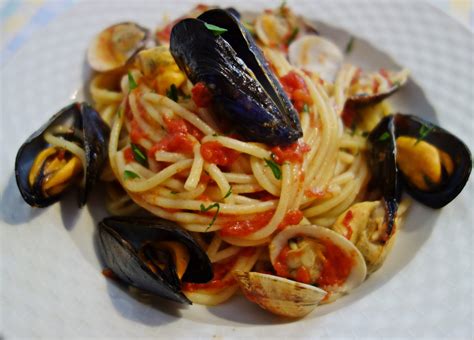 Coze e vongole in un piatto