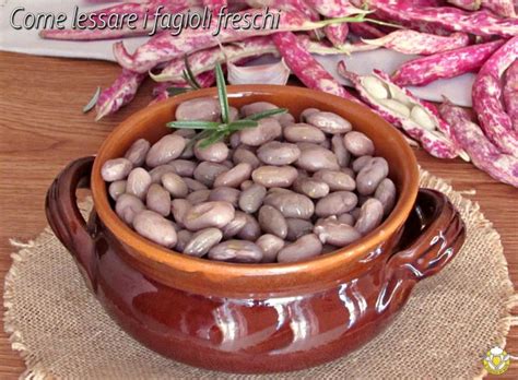 Immagine di fagioli secchi e pomodori freschi