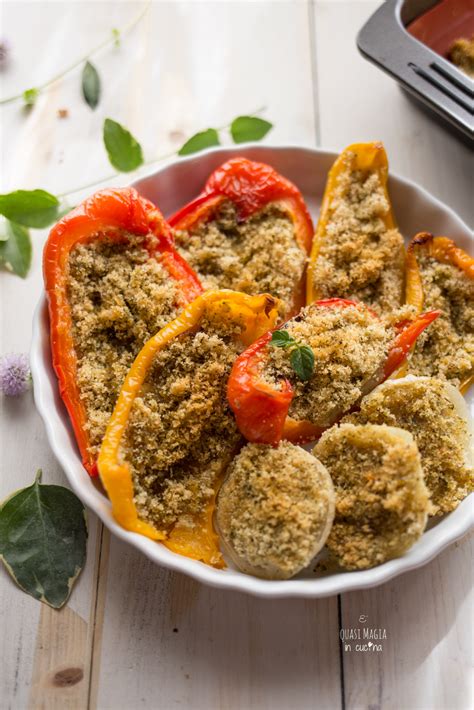 Peperoni gratinati al forno con pangrattato