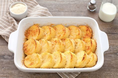 Schema visivo dei passaggi chiave nella preparazione degli Gnocchi alla Romana