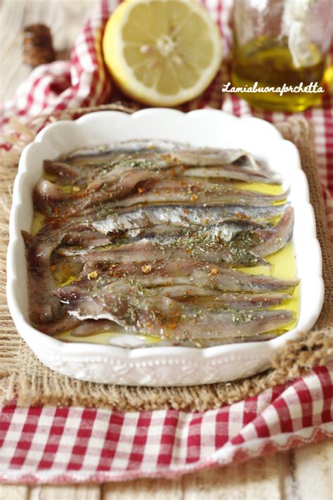 Dettaglio di alici preparate al sale