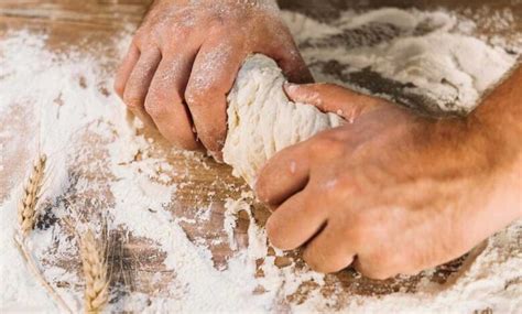 Immagine di un impasto per pane in fase di lavorazione
