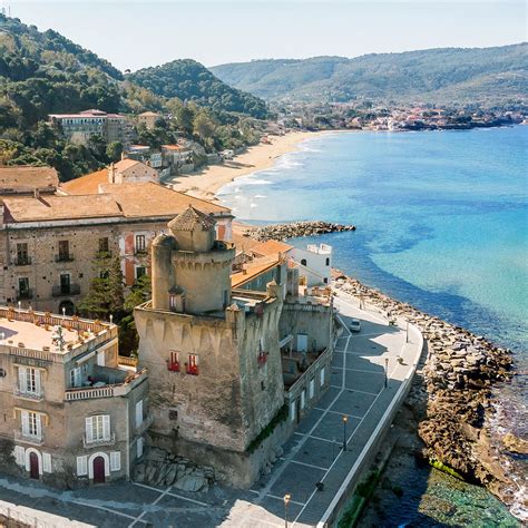 Vista panoramica di Santa Maria di Castellabate con il suo lungomare