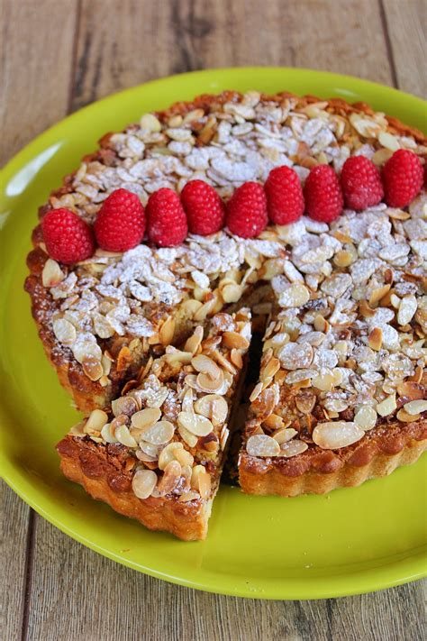 Una Bakewell Tart finita con mandorle a lamelle