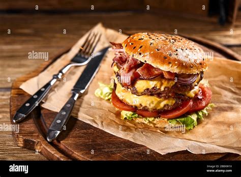 Hamburger succulento con salsa barbecue