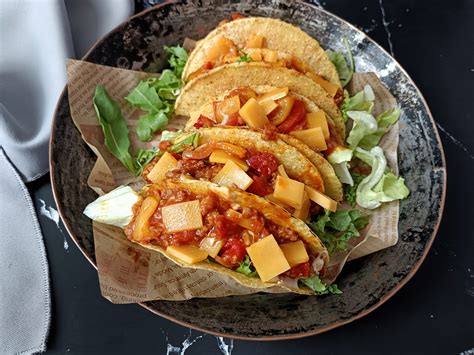 tacos con carne trita e peperoni