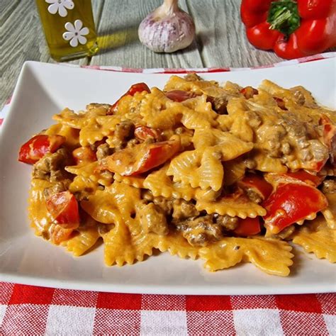 pasta con carne trita e peperoni