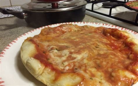 Pizza cotta sul fornello con il Magic Cooker