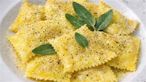 Ravioloni ripieni
