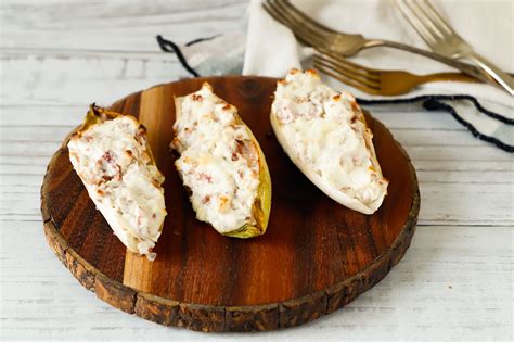 Barchette di peperone al forno pronte per essere servite