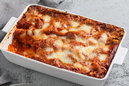 Immagine di una teglia di lasagne al forno