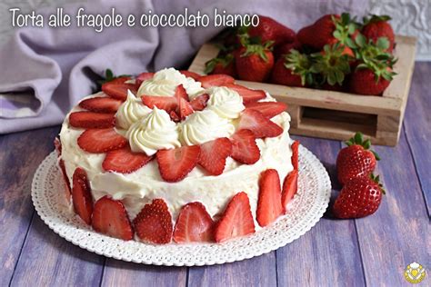 fetta di torta alle fragole