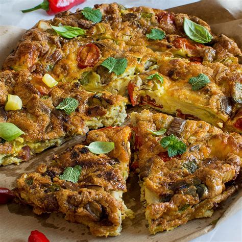 Ingredienti per frittata con salame e verdure