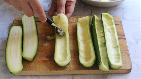 Scavare le zucchine