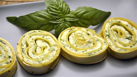 Girelle di pasta fresca con prosciutto e besciamella