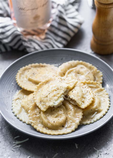 Ravioli cacio e pepe
