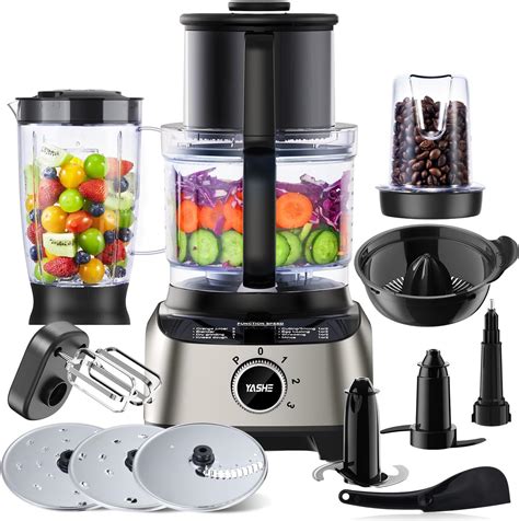 Robot da cucina con accessori per impastare