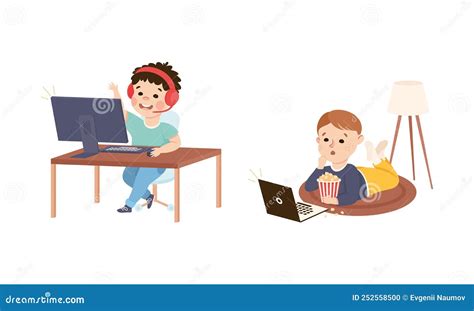 Persona che guarda un video su un laptop