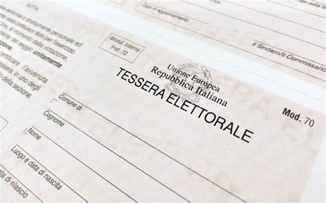 Illustrazione della tessera elettorale italiana