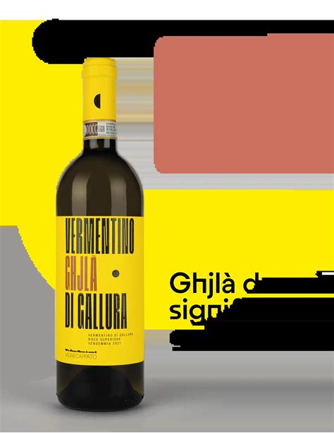 Bicchiere di Vermentino di Gallura con bottiglia