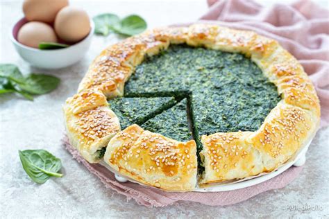 Ingredienti per il ripieno: ricotta, spinaci, tuorli d'uovo