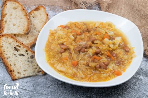 Ingredienti per la zuppa disposti