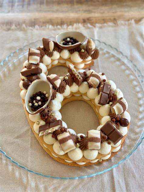 number cake decorata