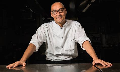 Chef Simone Salvini in cucina