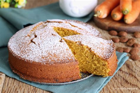 Impasto per torta di carote e mandorle in una ciotola