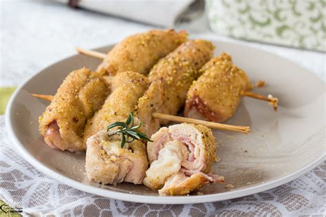 Involtini di pollo al forno con erbe aromatiche