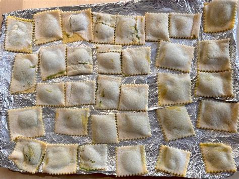 Vassoio con ravioli congelati individualmente