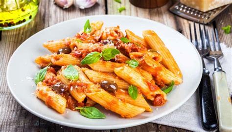 Preparazione delle penne alla calabrese