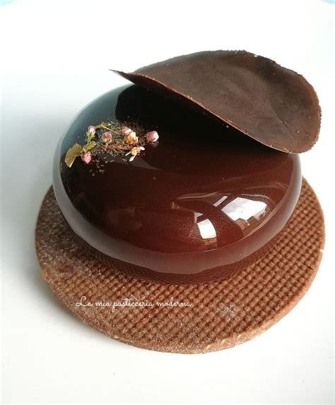 una varietà di dolci moderni e stilizzati