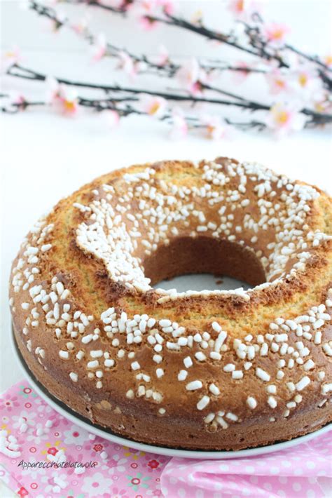 Ciambellone Marchigiano decorato con granella di zucchero