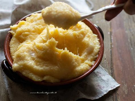 Immagine di una polenta fumante