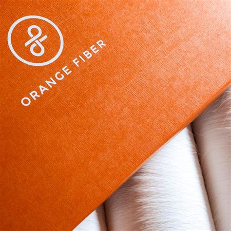 Cravatta di lusso realizzata con tessuto Orange Fiber