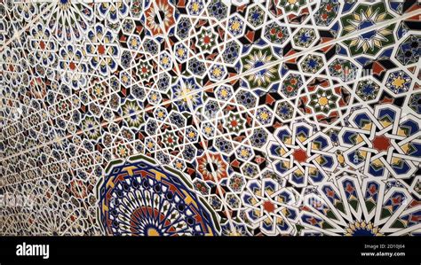 Architettura tradizionale marocchina con piastrelle colorate