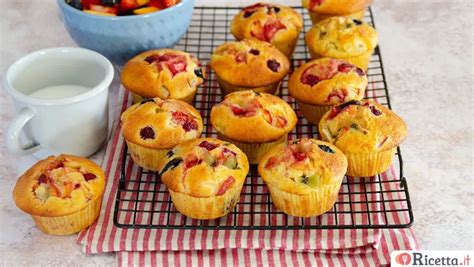 Varietà di muffin con frutta