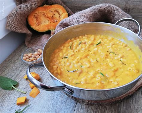 Zucca autunnale e ingredienti per pasta