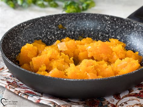 Zucca a cubetti in padella con soffritto